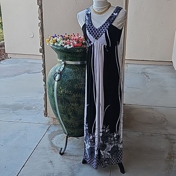 Black and white vertical neck lace back maxi dress size large - Picture 3 of 9